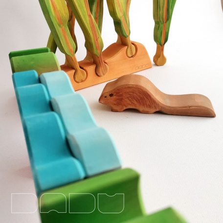 Lakeside DaduGarden with beaver, reeds and willow