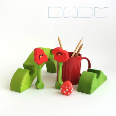 DaduGarden Easter mound with two small and one large pits, and one egg 