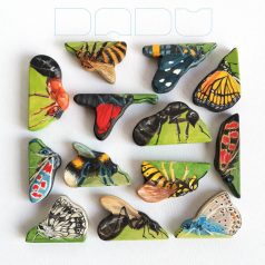 Small insects - handpainted lifelike wooden insects for role-playing and learning