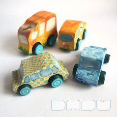 <b>DaduAutomobil</b> – Egyedi, vidám, színes fa játékautók gyerekeknek kreatív szerepjátékokhoz