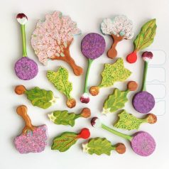 Plantables that fit in the large round pits of DaduGarden developmental role-playing wooden toy set