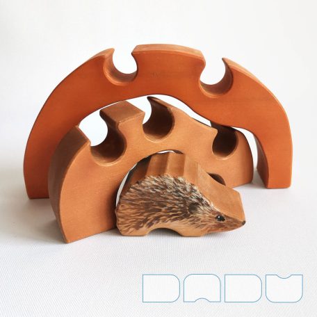 DaduGarden planting mounds with hedgehog