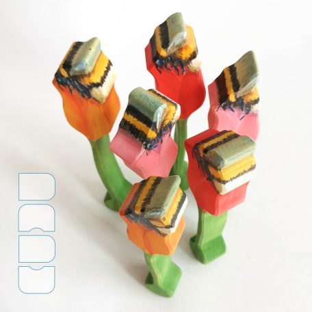 Bumble bee on tulip - DaduGarden plantable