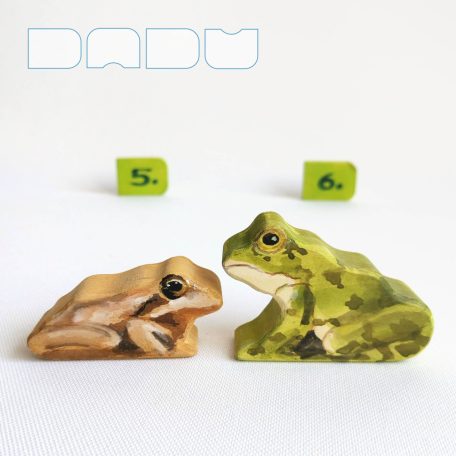 Frogs:handpainted wooden toy animal figures